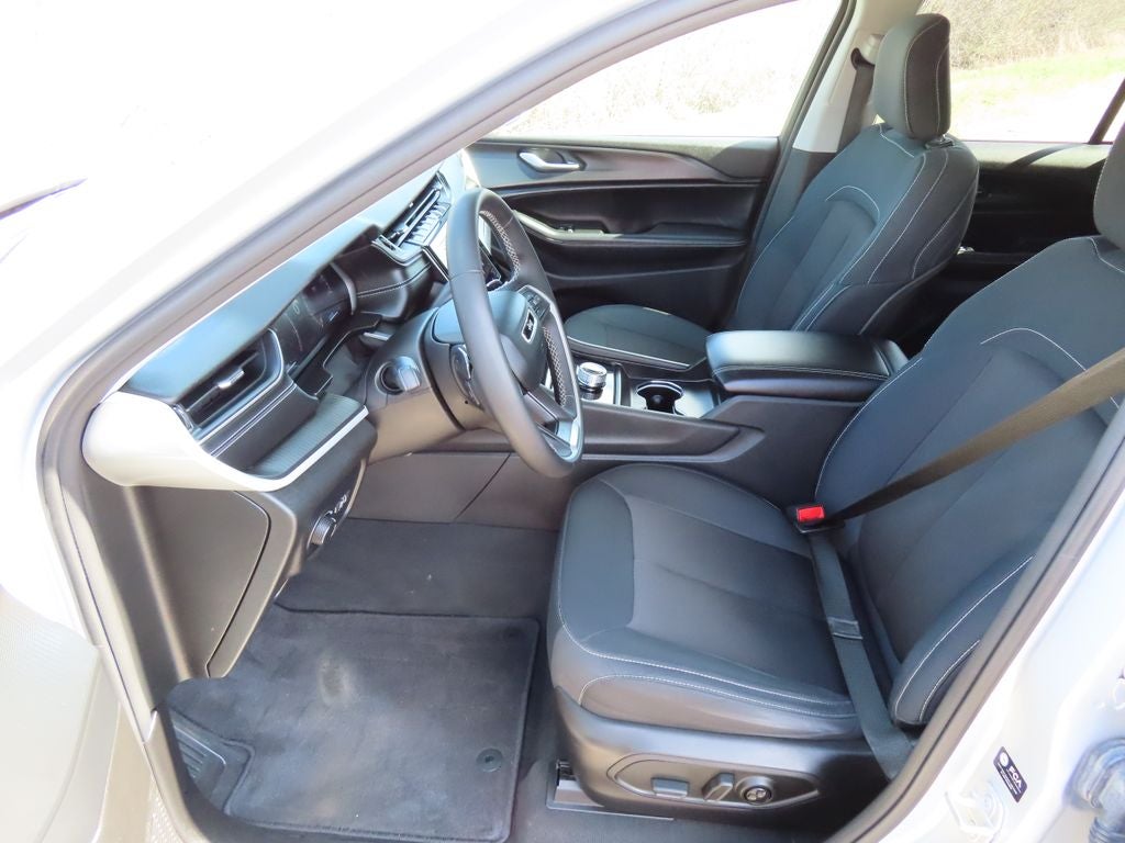 2024 Jeep Grand Cherokee Laredo X 4x4