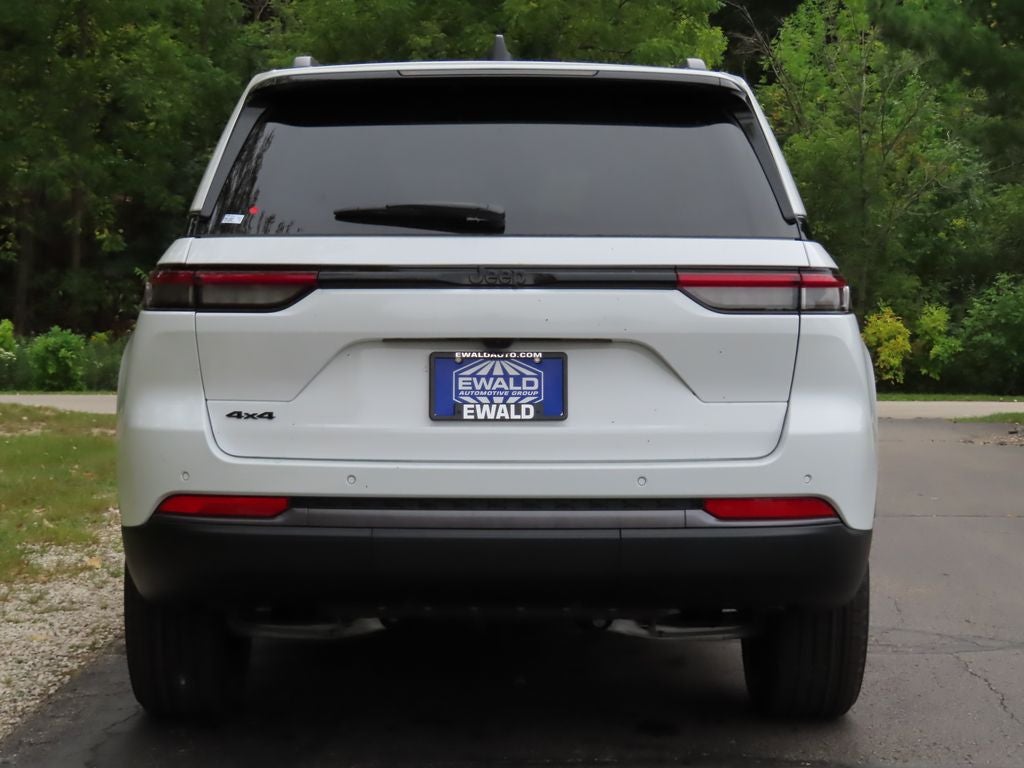 2027 Jeep Grand Cherokee GRAND CHEROKEE LAREDO ALTITUDE 4X4