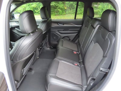 2027 Jeep Grand Cherokee GRAND CHEROKEE LAREDO ALTITUDE 4X4