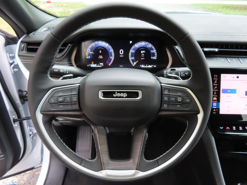 2027 Jeep Grand Cherokee Laredo Altitude
