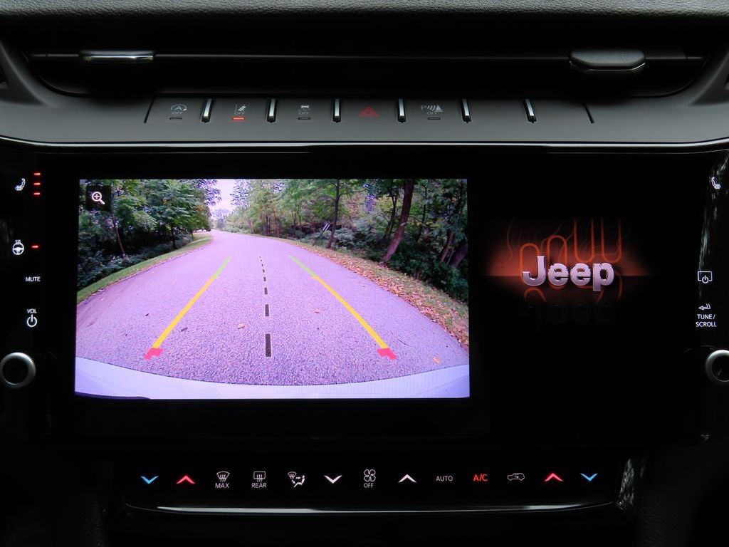 2027 Jeep Grand Cherokee Laredo Altitude