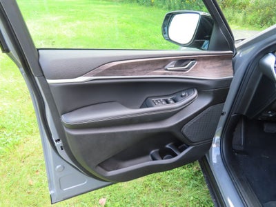 2027 Jeep Grand Cherokee Laredo Altitude