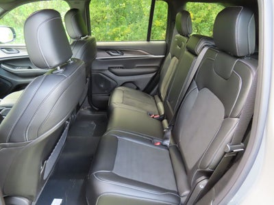2027 Jeep Grand Cherokee Laredo Altitude