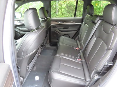 2027 Jeep Grand Cherokee GRAND CHEROKEE LIMITED 4X4