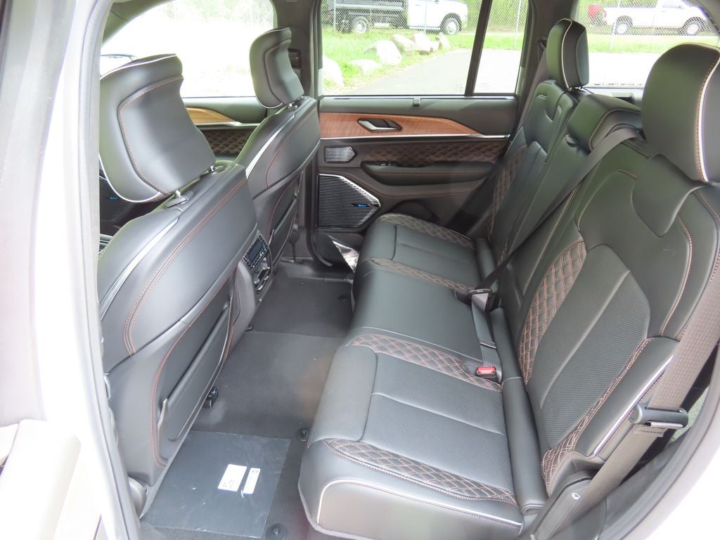 2026 Jeep Grand Cherokee GRAND CHEROKEE SUMMIT 4X4