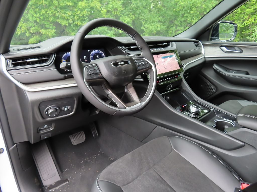 2027 Jeep Grand Cherokee L Laredo Altitude