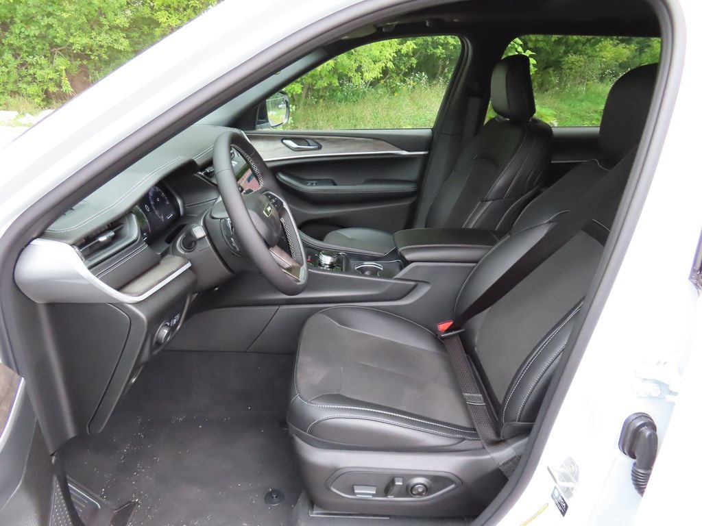 2027 Jeep Grand Cherokee L Laredo Altitude