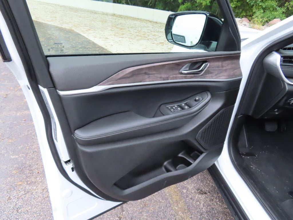 2027 Jeep Grand Cherokee L Laredo Altitude