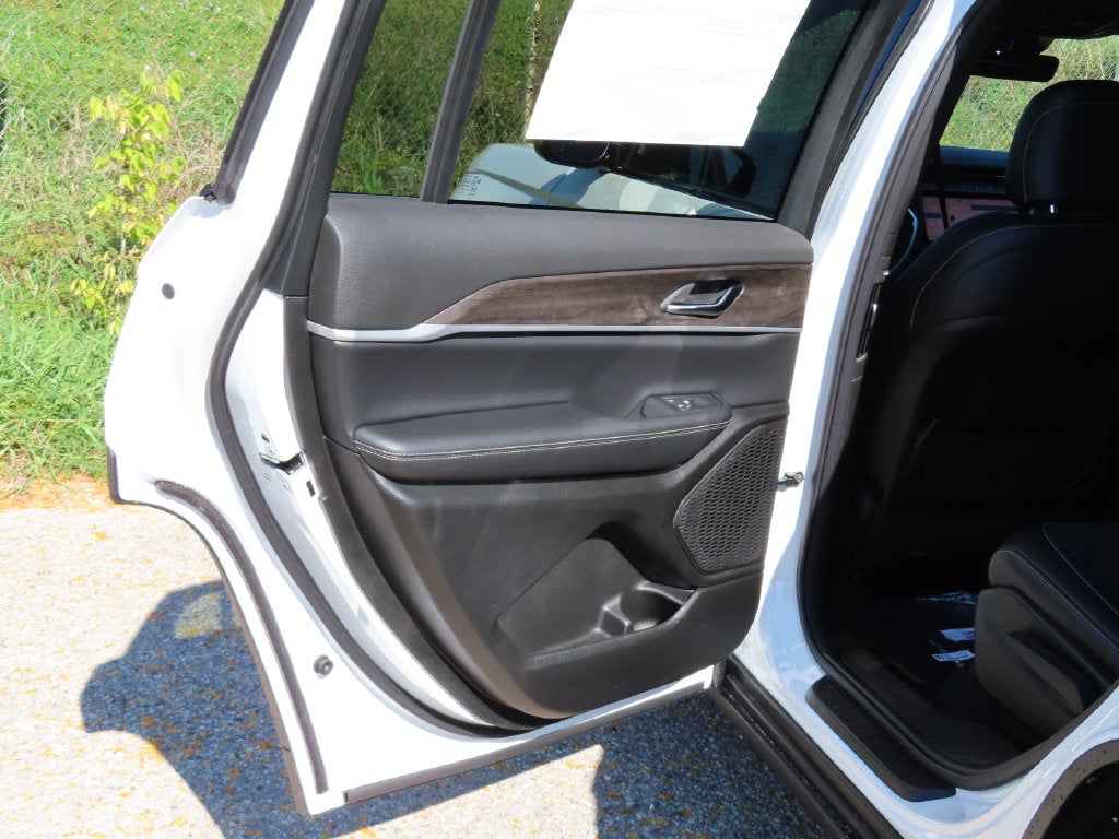 2027 Jeep Grand Cherokee L GRAND CHEROKEE L LAREDO ALTITUDE 4X4