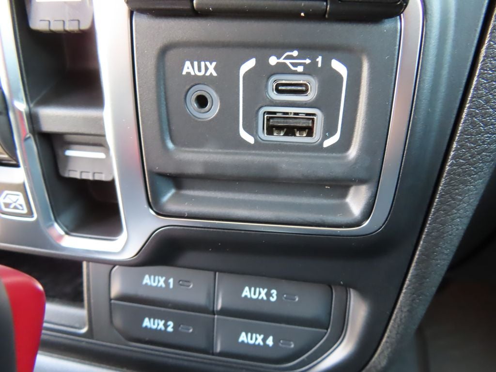 2026 Jeep Gladiator GLADIATOR SAHARA 4X4