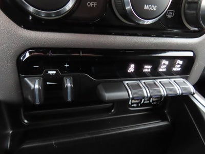 2022 RAM 1500 Big Horn Crew Cab 4x4 5'7' Box