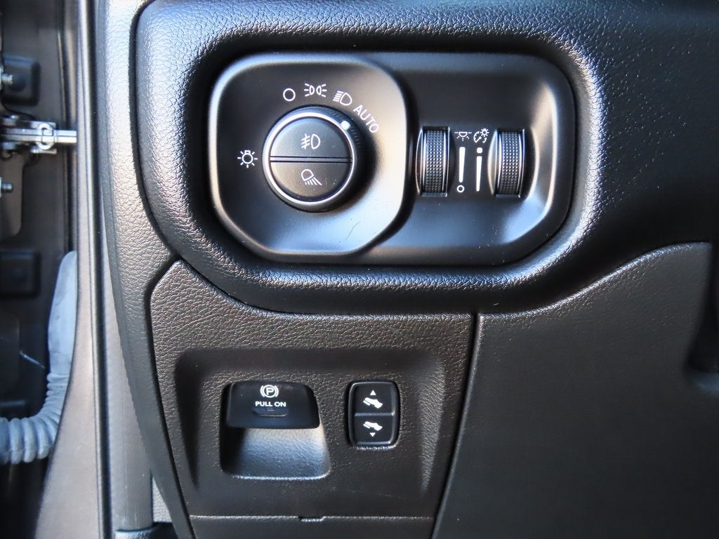 2022 RAM 1500 Laramie Crew Cab 4x4 5'7' Box