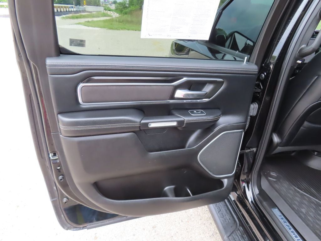 2022 RAM 1500 Laramie Crew Cab 4x4 5'7' Box
