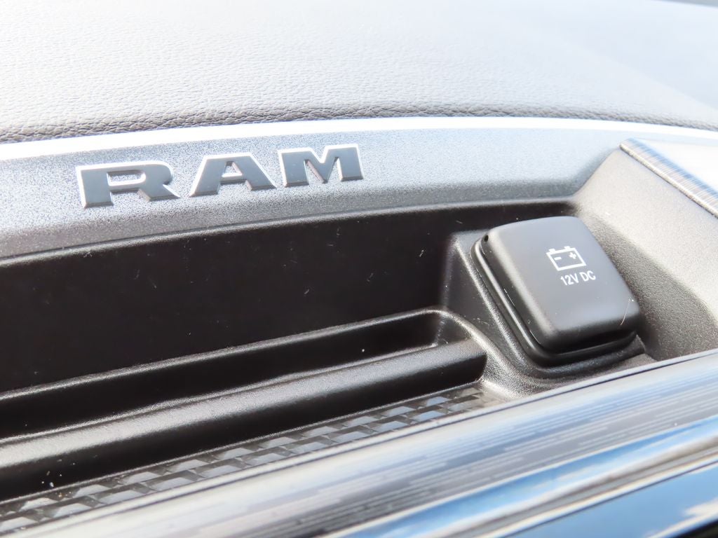 2023 RAM 1500 Laramie Crew Cab 4x4 5'7' Box