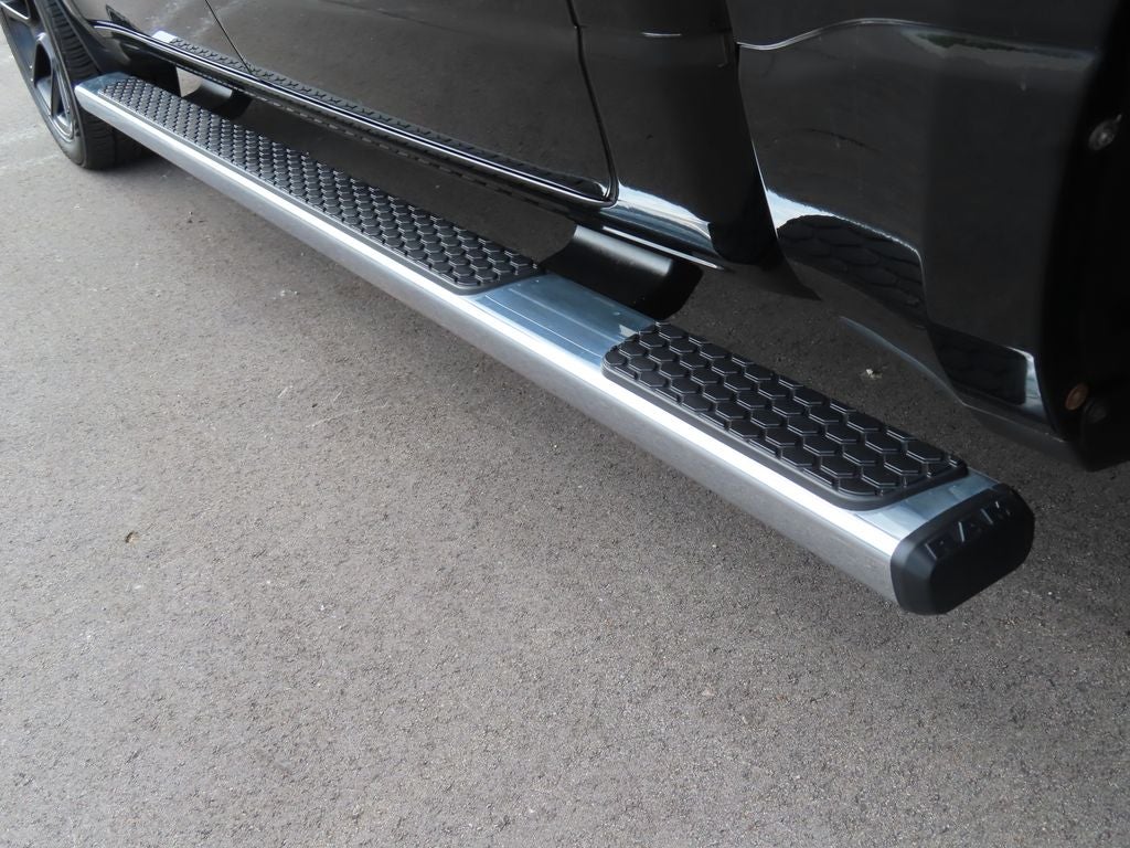 2023 RAM 1500 Laramie Crew Cab 4x4 5'7' Box