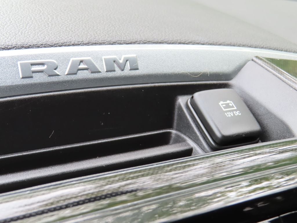 2021 RAM 1500 Laramie Crew Cab 4x4 5'7' Box