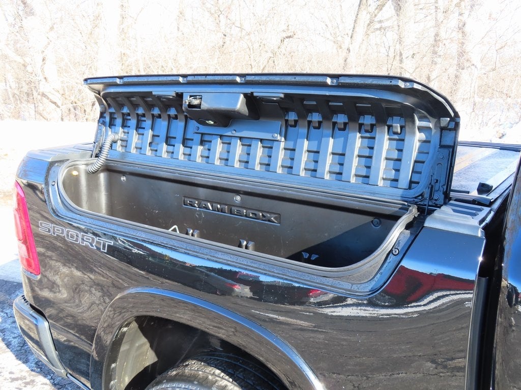 2020 RAM 1500 Laramie Crew Cab 4x4 5'7' Box