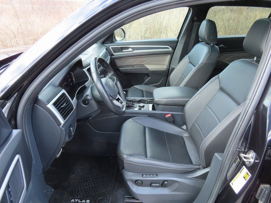 2023 Volkswagen Atlas Cross Sport 2.0T SEL R-Line Black