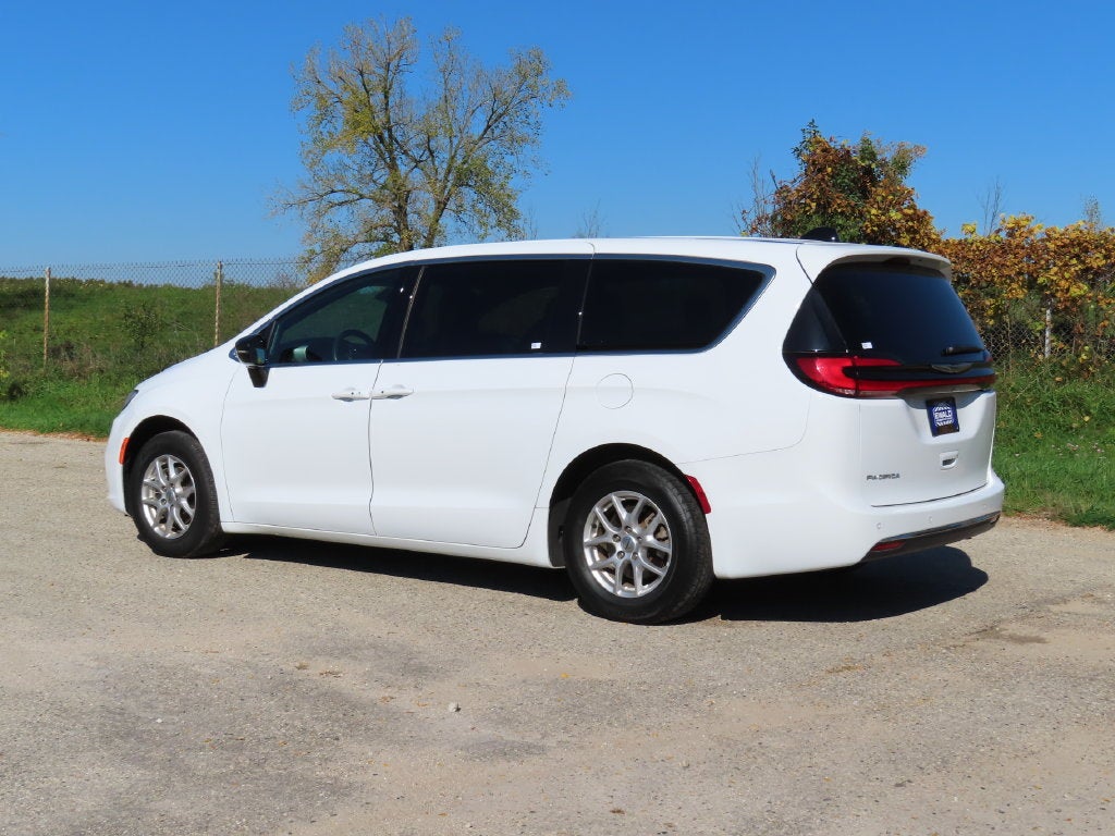 2025 Chrysler Pacifica Select