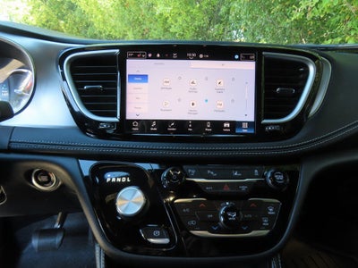 2022 Chrysler Pacifica Hybrid Limited S