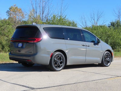 2022 Chrysler Pacifica Hybrid Limited S