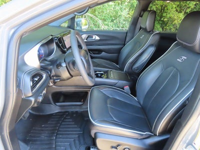 2022 Chrysler Pacifica Hybrid Limited S