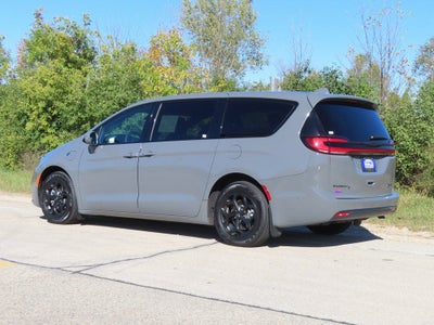 2022 Chrysler Pacifica Hybrid Limited S