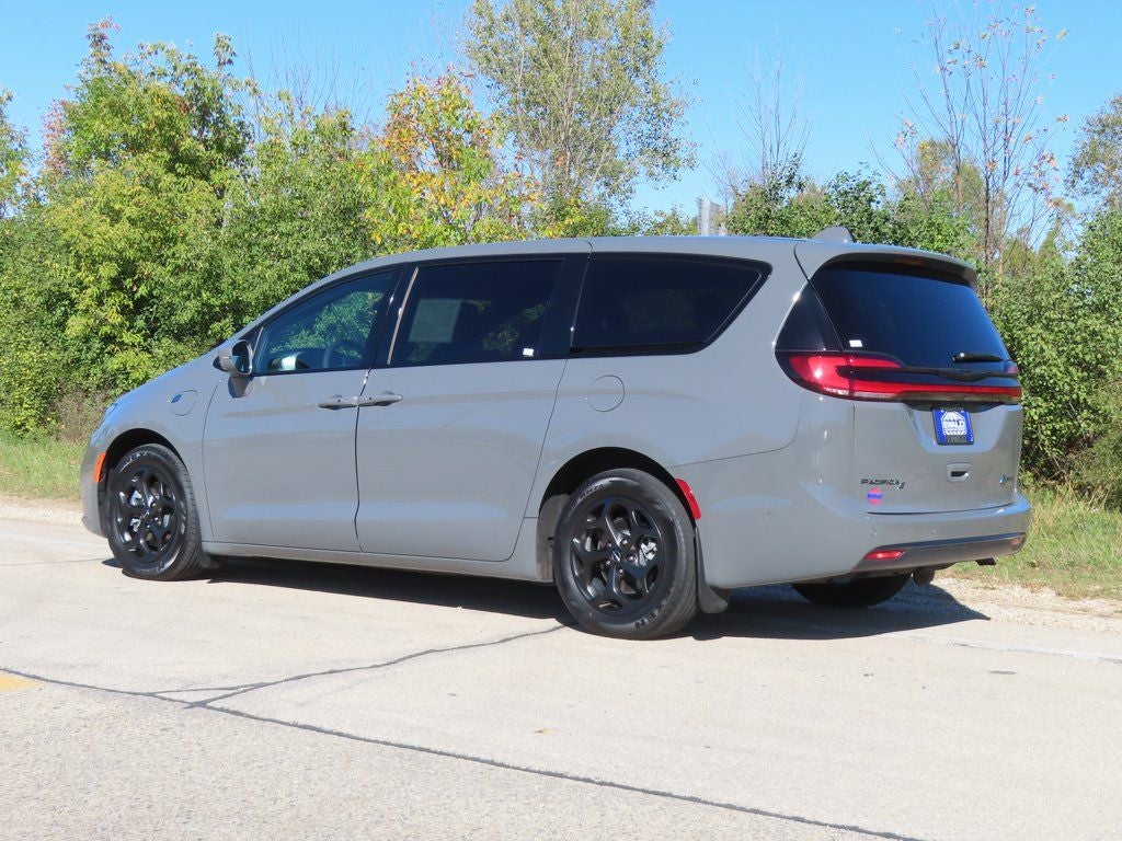 2022 Chrysler Pacifica Hybrid Limited S