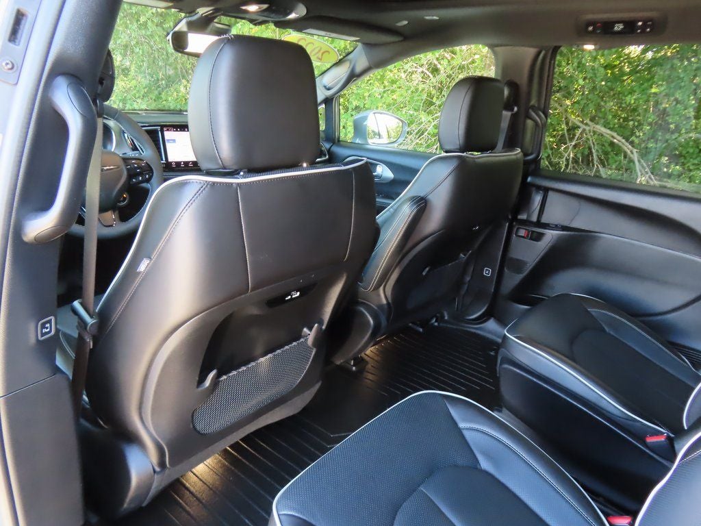 2022 Chrysler Pacifica Hybrid Limited S