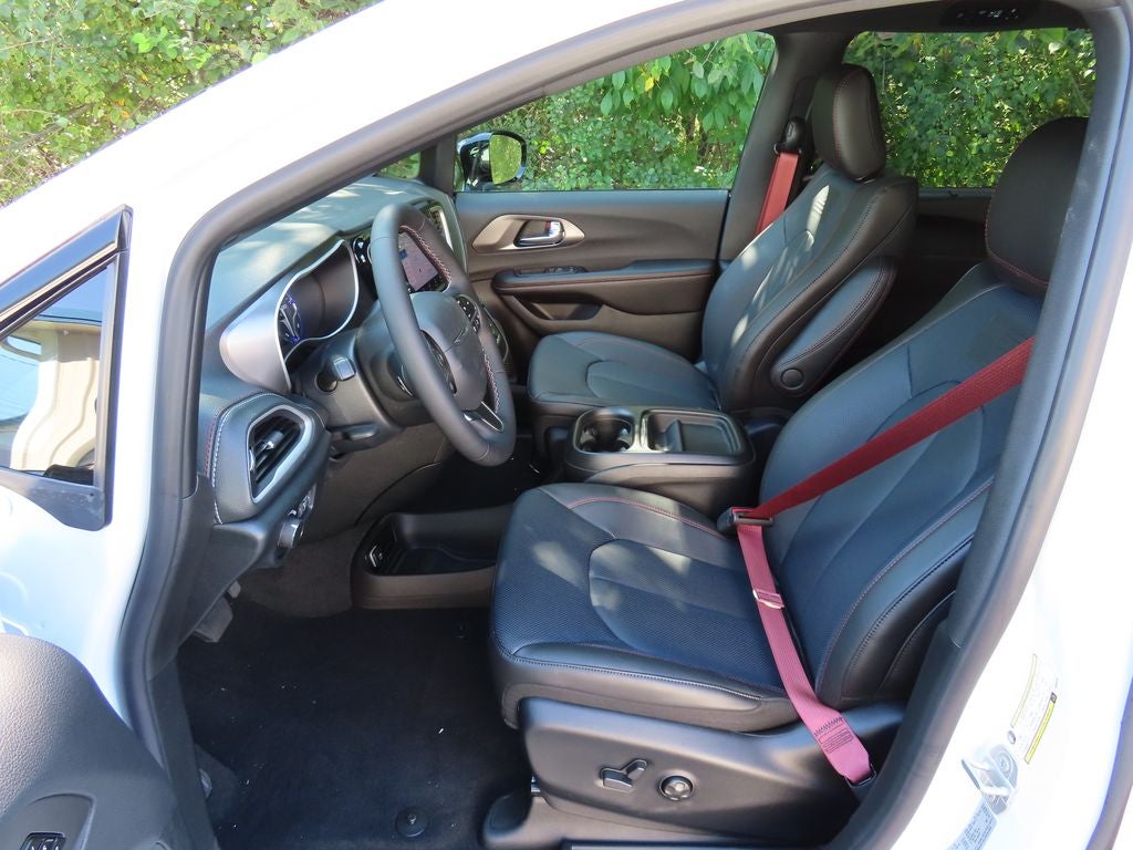2027 Chrysler Pacifica PACIFICA SELECT AWD