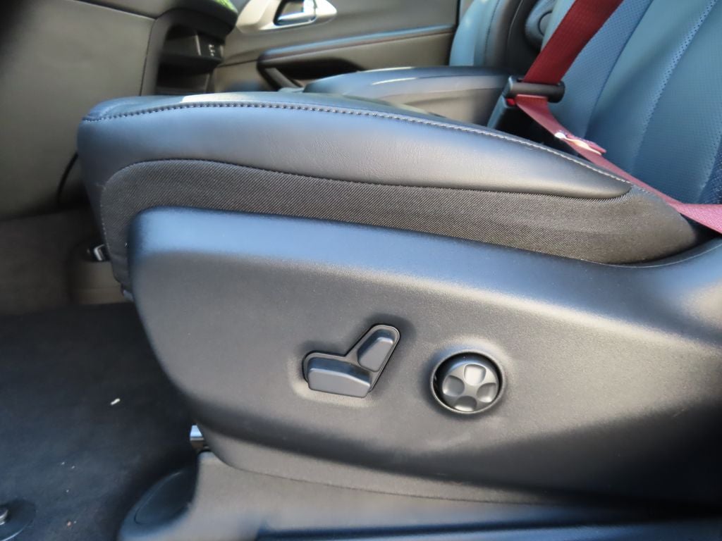 2027 Chrysler Pacifica PACIFICA SELECT AWD
