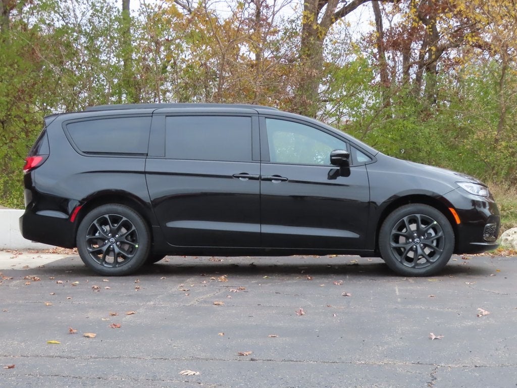 2026 Chrysler Pacifica PACIFICA SELECT AWD