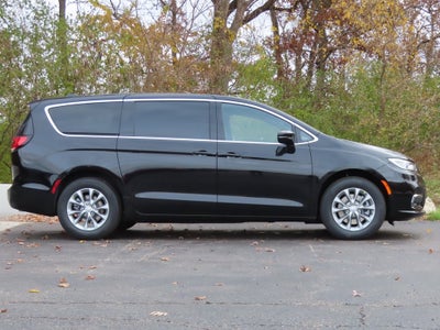 2026 Chrysler Pacifica PACIFICA SELECT AWD