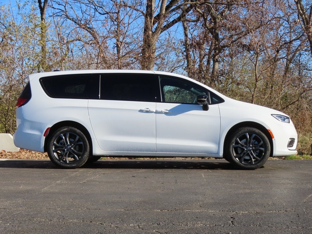 2026 Chrysler Pacifica PACIFICA SELECT AWD