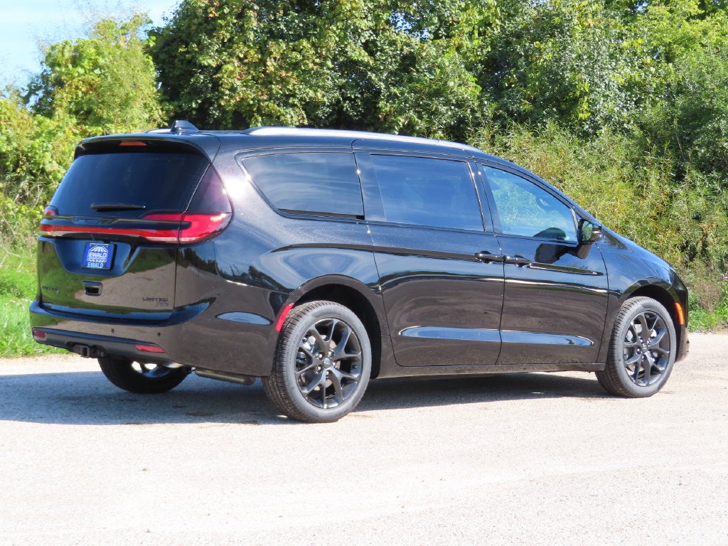 2027 Chrysler Pacifica PACIFICA LIMITED AWD