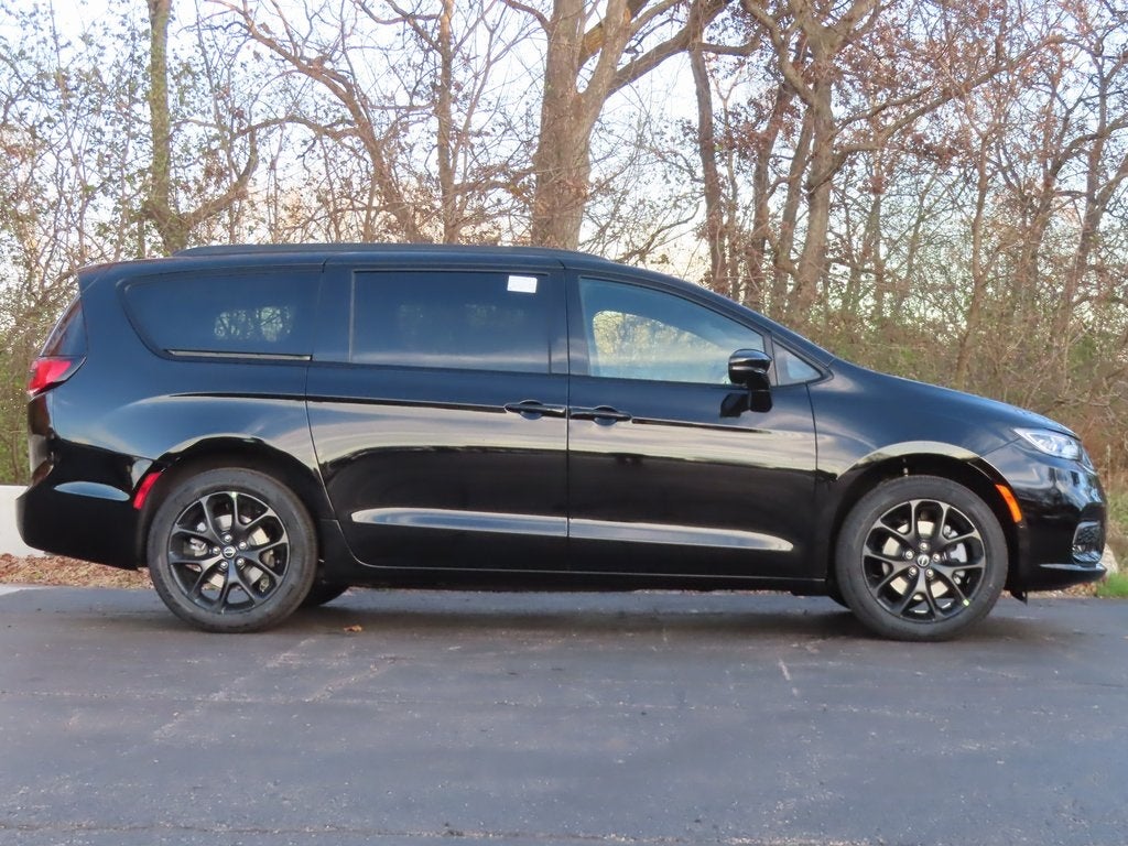 2026 Chrysler Pacifica PACIFICA LIMITED AWD