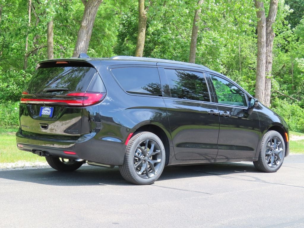 2027 Chrysler Pacifica PACIFICA LIMITED AWD