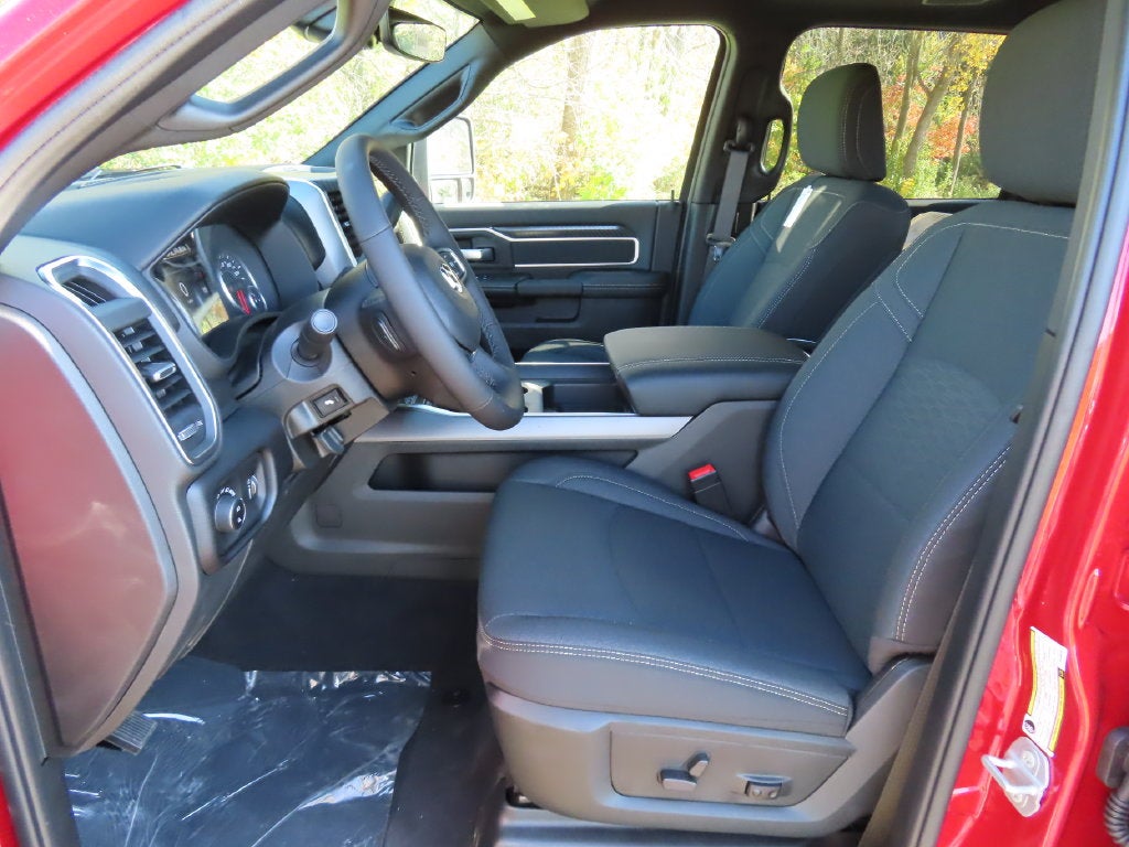 2027 RAM 3500 RAM 3500 BIG HORN CREW CAB 4X4 6'4' BOX