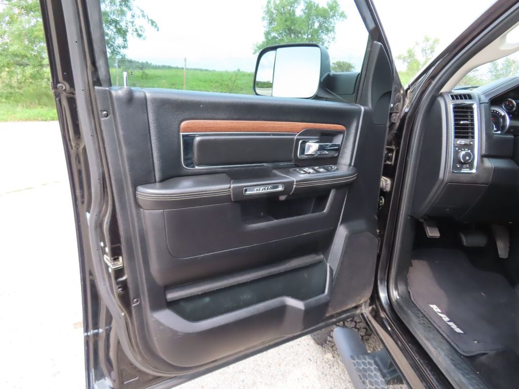 2017 RAM 2500 Laramie Crew Cab 4x4 6'4' Box