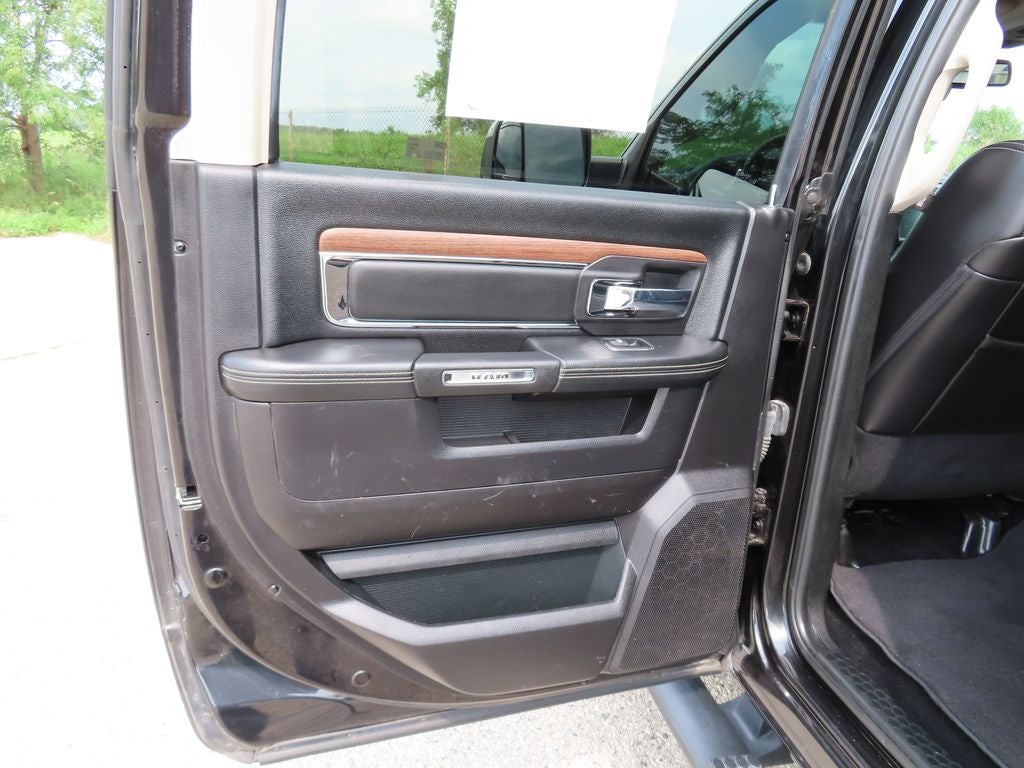 2017 RAM 2500 Laramie Crew Cab 4x4 6'4' Box