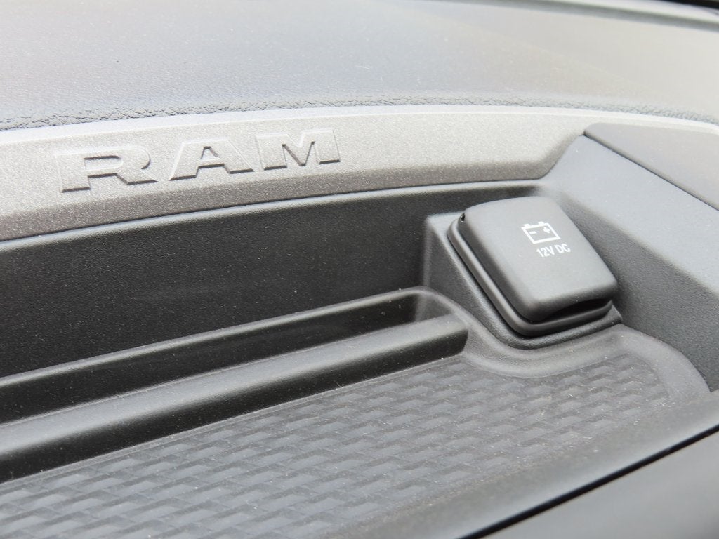 2024 RAM 3500 RAM 3500 TRADESMAN CHASSIS REGULAR CAB 4X4 84' CA