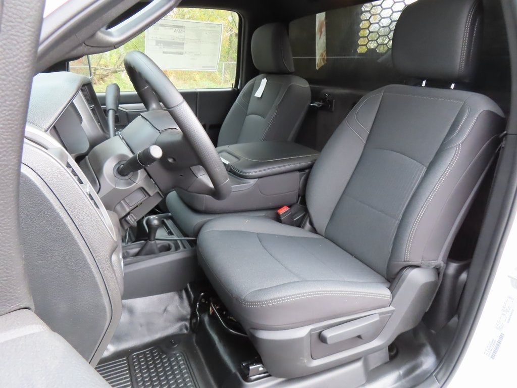 2024 RAM 3500 RAM 3500 TRADESMAN CHASSIS REGULAR CAB 4X4 84' CA