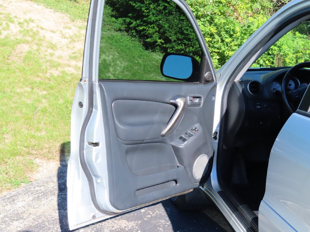 2004 Toyota RAV4 Base