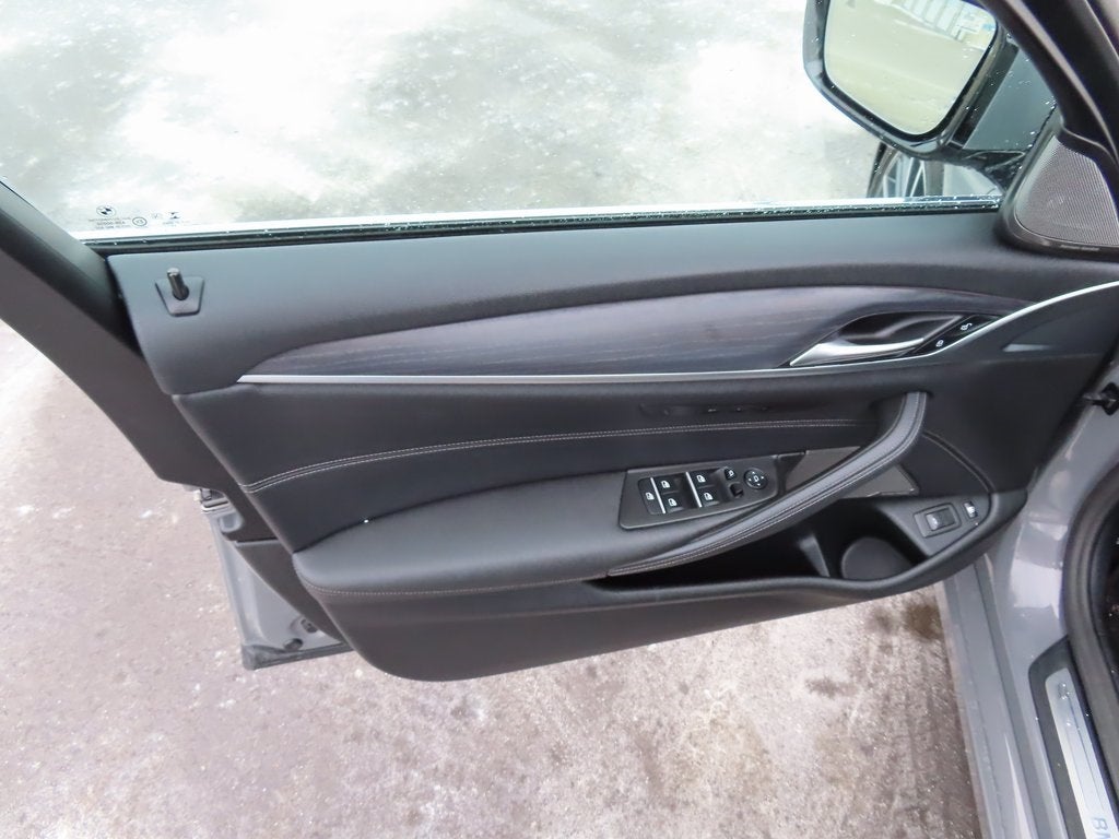 2022 BMW 5 Series xDrive