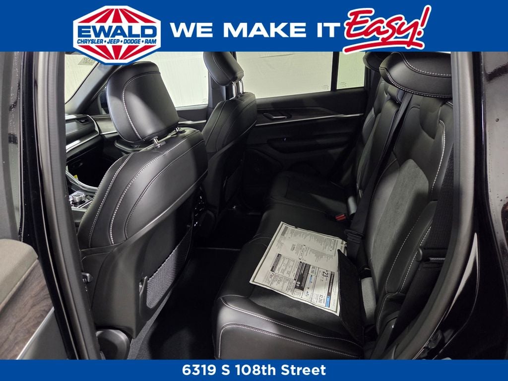 2026 Jeep Grand Cherokee Laredo