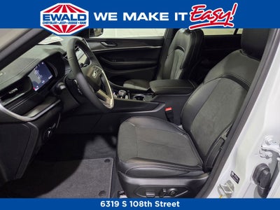 2026 Jeep Grand Cherokee Laredo Altitude