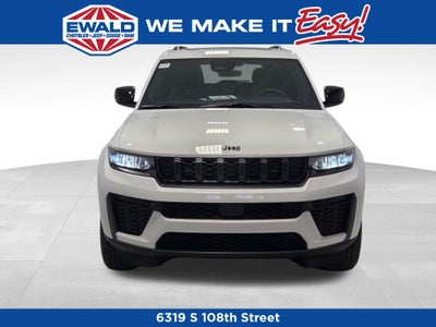 2026 Jeep Grand Cherokee Laredo Altitude