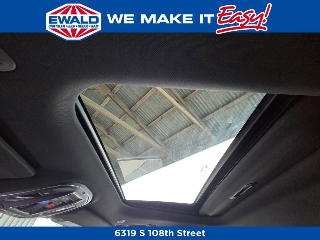 2026 Jeep Grand Cherokee Laredo Altitude