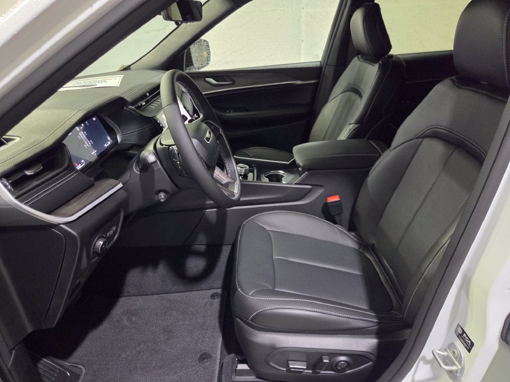 2027 Jeep Grand Cherokee Limited Reserve