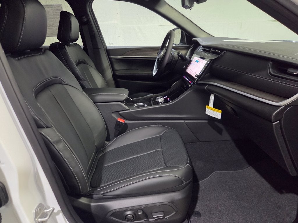 2027 Jeep Grand Cherokee Limited Reserve